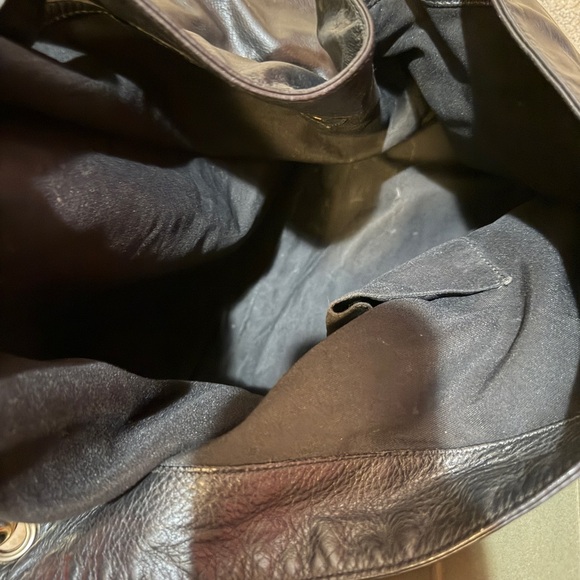 Gucci black leather hobo bag with gold detail - Picture 5 of 6